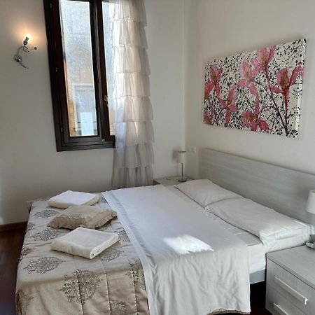 Ca' Degli Specchieri Hotel Венеция Екстериор снимка